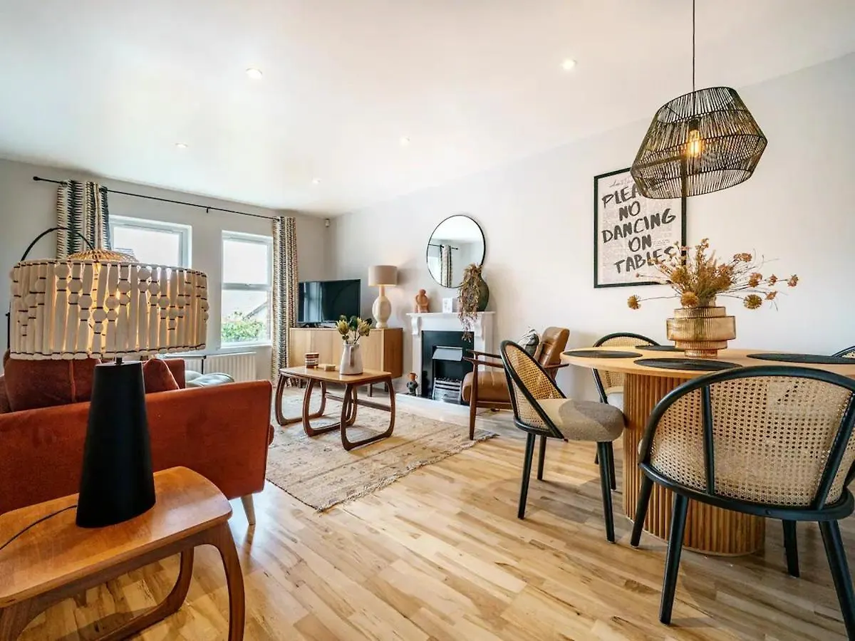 Pass The Keys Luxury Retreat Cafes And Shopping Queens Uni Belfast