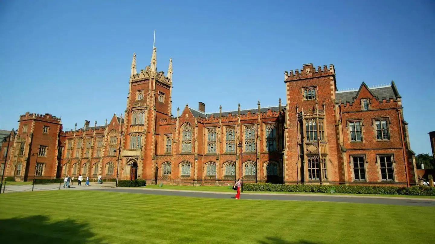 Pass The Keys Luxury Retreat Cafes And Shopping Queens Uni Belfast Apartment