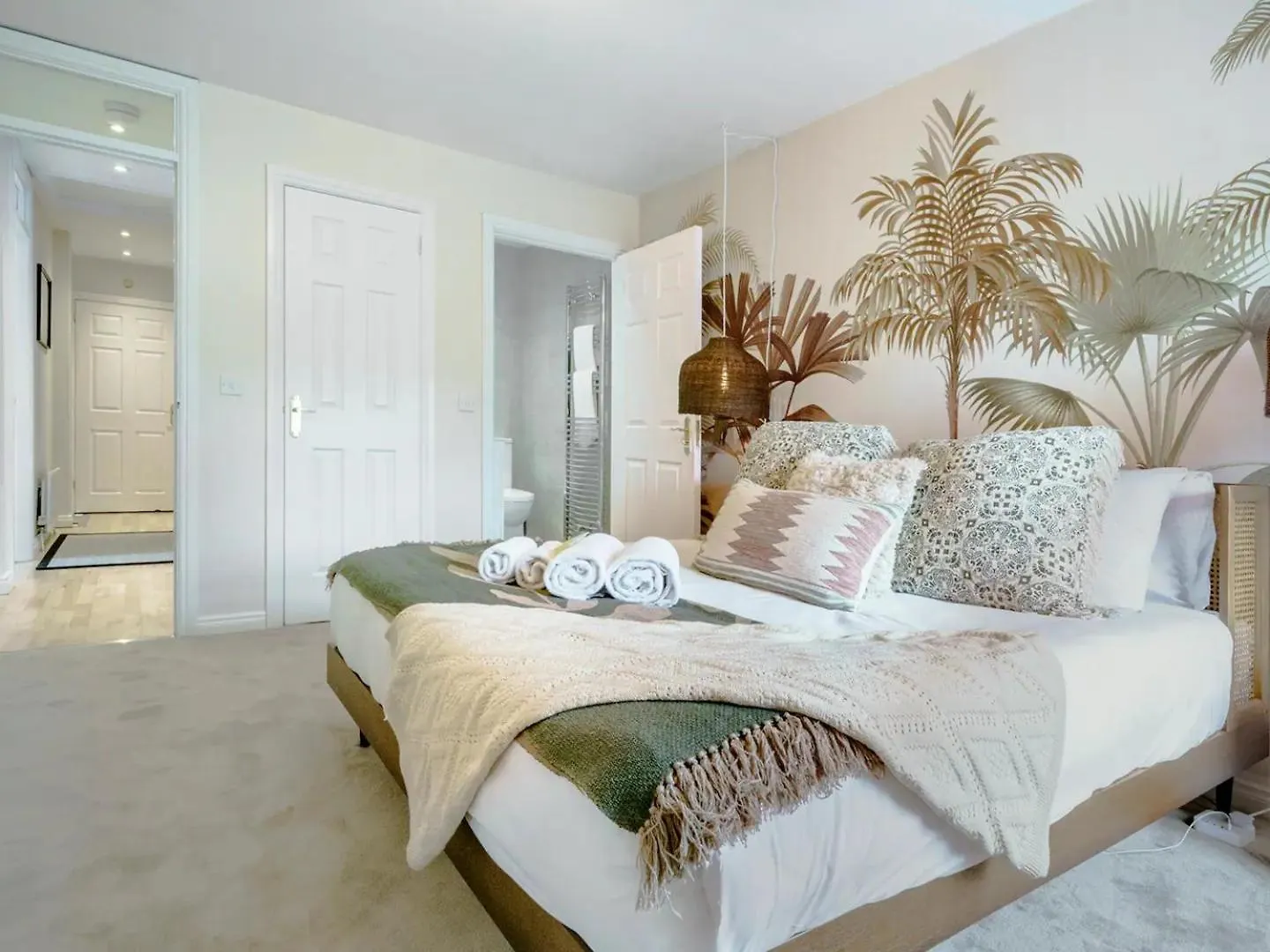 Apartment Pass The Keys Luxury Retreat Cafes And Shopping Queens Uni Belfast United Kingdom