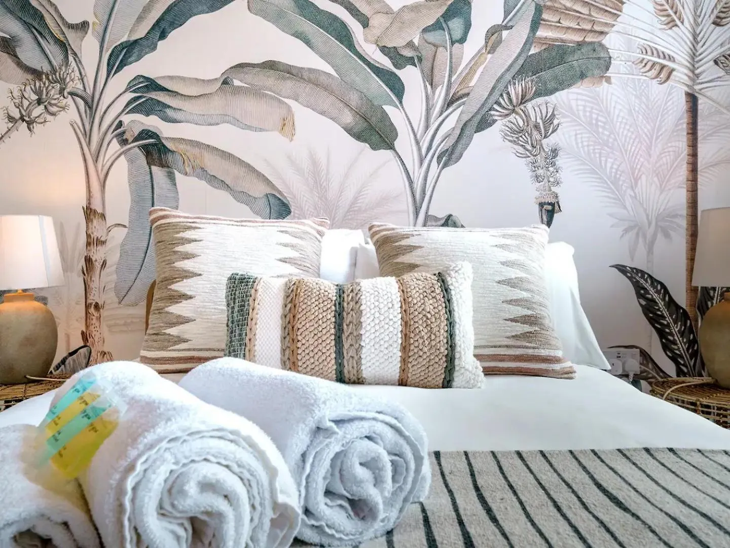 Apartment Pass The Keys Luxury Retreat Cafes And Shopping Queens Uni Belfast
